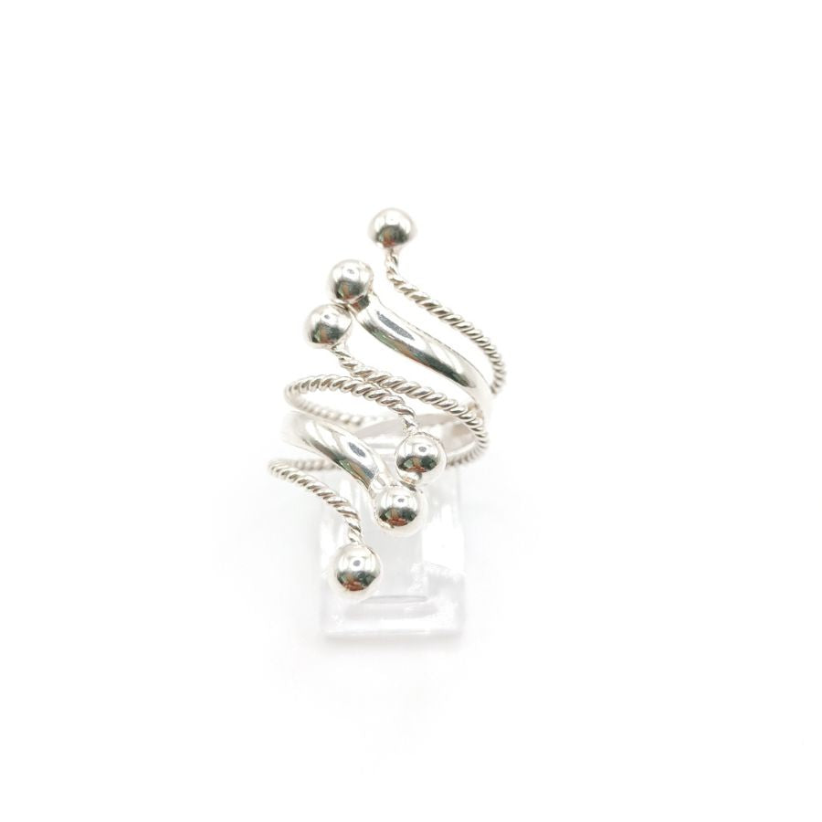 Anillo austable con detalle de media esfera